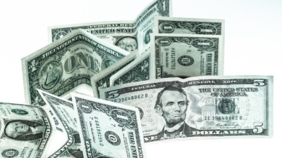 달러흐름과 고금리가 비트코인 ETF 자금 이탈에 미치는 영향