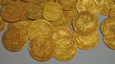 금 값 하락과 제조업 원료난이 투자에 미치는 영향